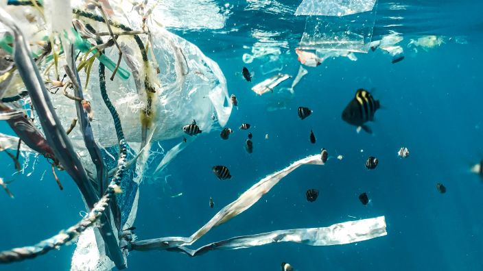Waarom recycling van plastic niet de oplossing is